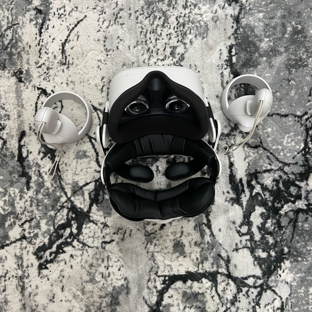 Oculus Quest 2 - Picture 3 of 4